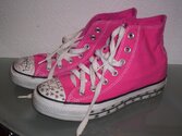 pinkeConverseChucks.jpg