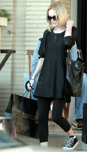 122406KateShoppinginLosAngeles05.jpg