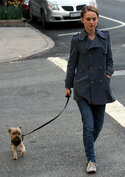 51368_Celebutopia_Natalie_Portman_walking_her_dog_in_New_York_City_01_122_470lo.jpg