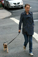 51378_Celebutopia_Natalie_Portman_walking_her_dog_in_New_York_City_03_122_572lo.jpg