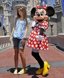 86125_celebutopia-miley_cyrus_at_walt_disney_world_resort_in_lake_buena_vista-03_122_517lo.JPG