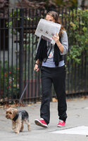 natalie-portman-dog-1158-8.jpg