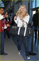 alyson-michalka_NET-la2008mar23-laxairport-0006.jpg