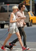 agyness_deyn_moves_in_with_boyfriend.jpg