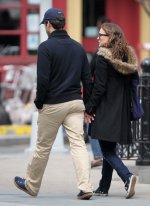 natalie-portman-benjamin-millepied-nyc-baby-bump-3-747x1024.jpg