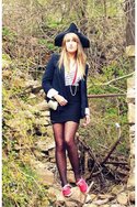 red-keds-shoes-black-forever21-blazer-black-forever21-skirt_400.jpg