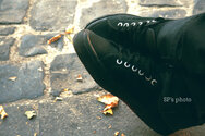 black_shoes_in_autumn_by_eccezioneallaregola.jpg