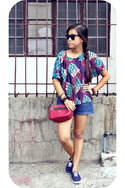 blouse-shorts-shoes-liz-claiborne-purse-ray-ban-sunglasses_400.jpg