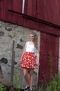 white-so-shirt-red-thrifted-skirt-black-keds-shoes_400.jpg