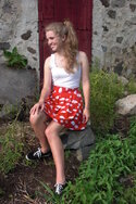 white-so-shirt-red-thrifted-skirt-black-keds-shoes_4001.jpg