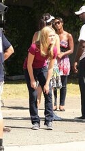 Julia_Stiles_on_the_set_of_Dexter_in_Long_Beach_10_01_2010_HQ_6_123_388lo.jpg