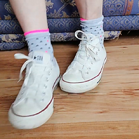 shoeplay taking off sneakers and socks to show my pink toes.mp4