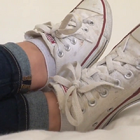 socks _ feet playing with white converse.mp4