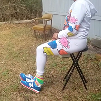 queen sha in colorful socks shoeplaying in new balance.mp4